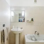 Apartment In Lucca Near Guinigi Tower Villa